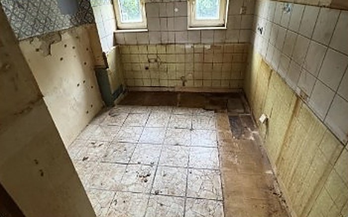 Nachher: leere Küche, Einbauten entfernt